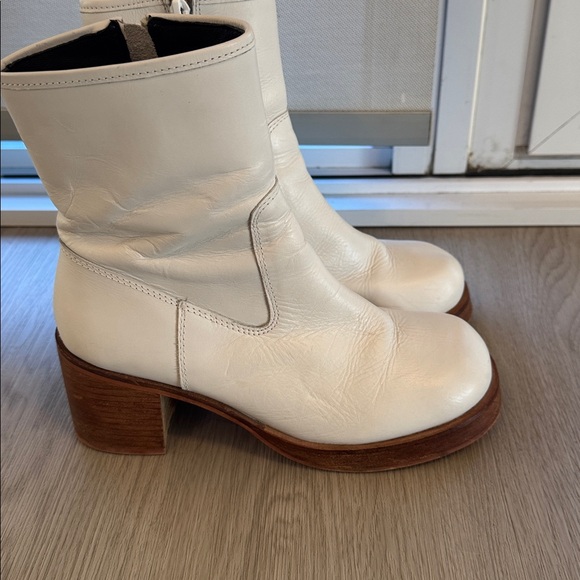 Urban outfitters White Leather Ankle Boots with Wooden Heel made in India. - Picture 1 of 4